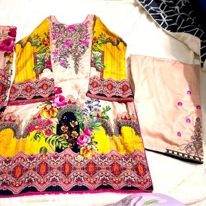 Pakistani Winter Collection 3Pc
Kameez Trouser Dupatta- Eid Sale size L to XL